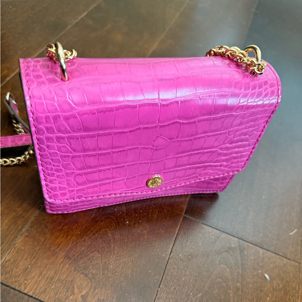 Pink Crocodile-Embossed Chain Bag